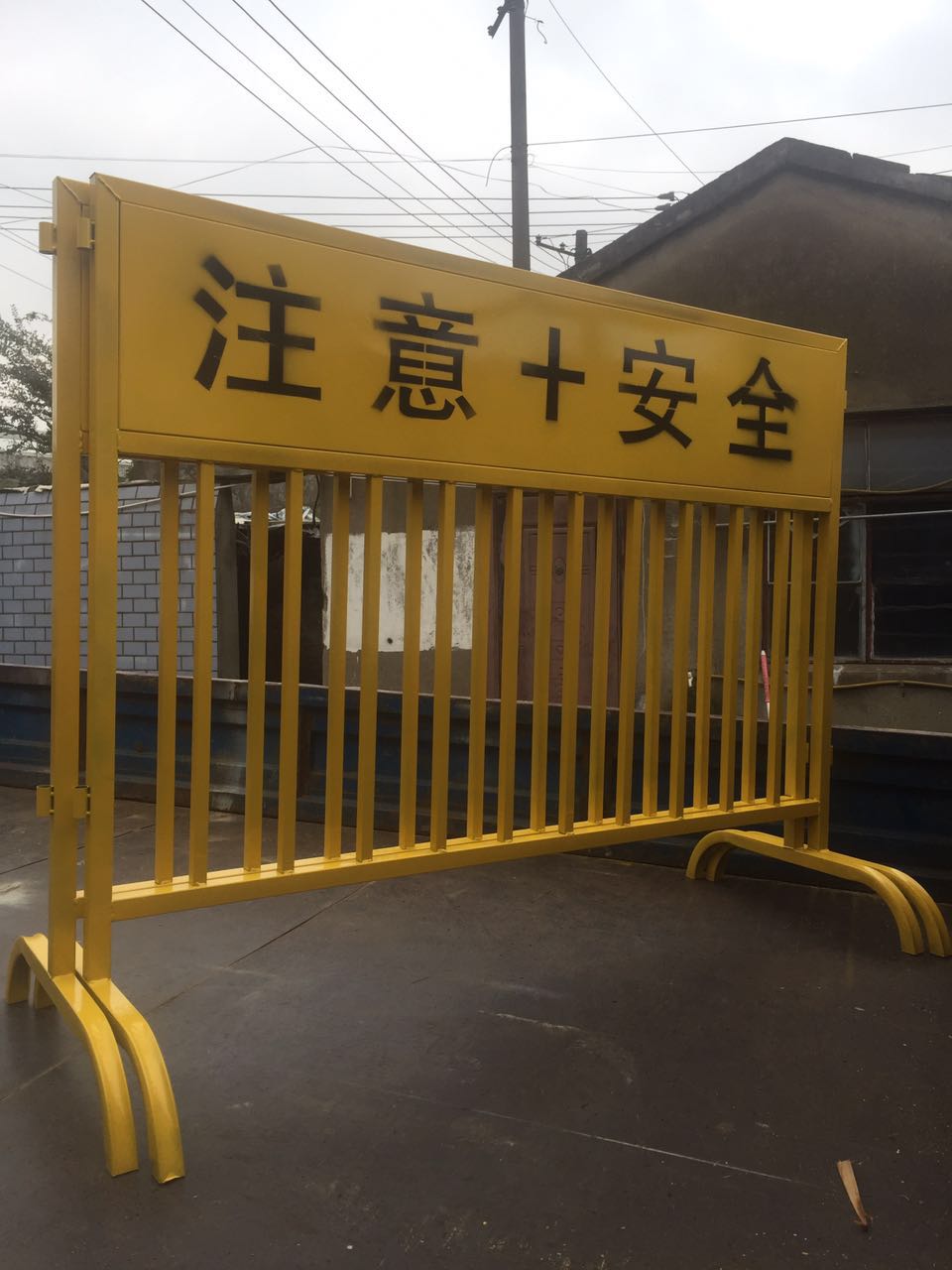 ʩ